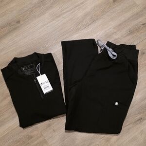 Figs Women's Scrub Set - Top & Bottom